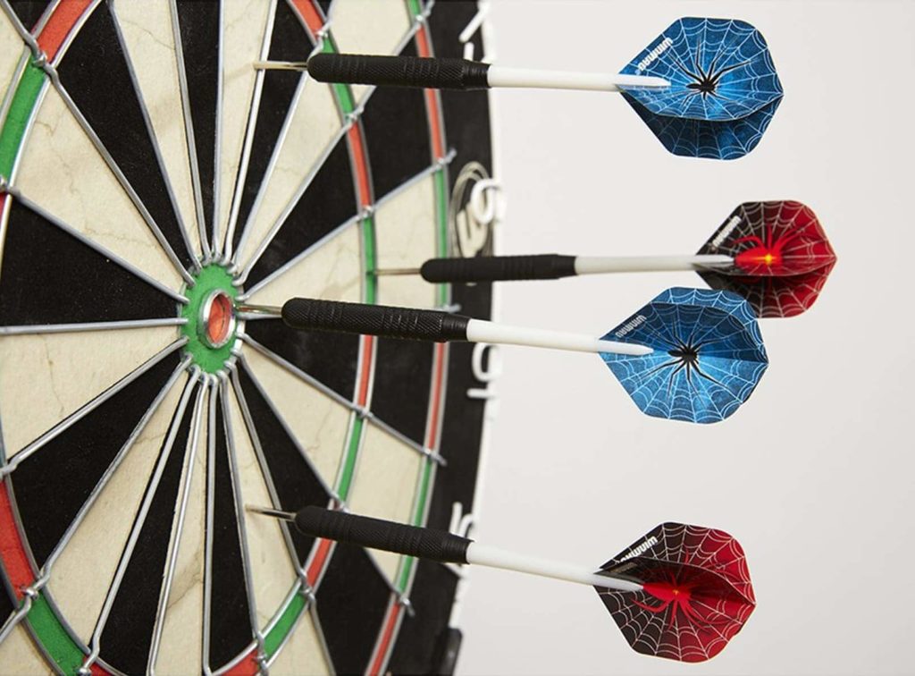 La Cible fléchette Traditionnelle (Pointes Acier) : Le Charme de l'Authentique